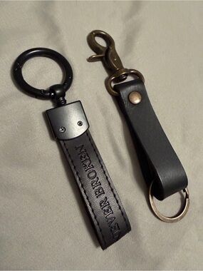 Prps Jeans Bruised never BROKEN Embossed Black Leather Keychain